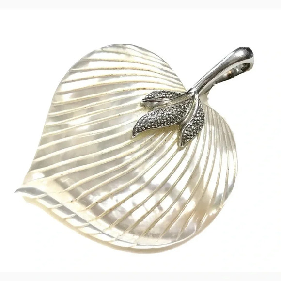 Sterling Silver 925 Mother of Pearl Diamond Heart
Suarti Pendant - Picture 4 of 12